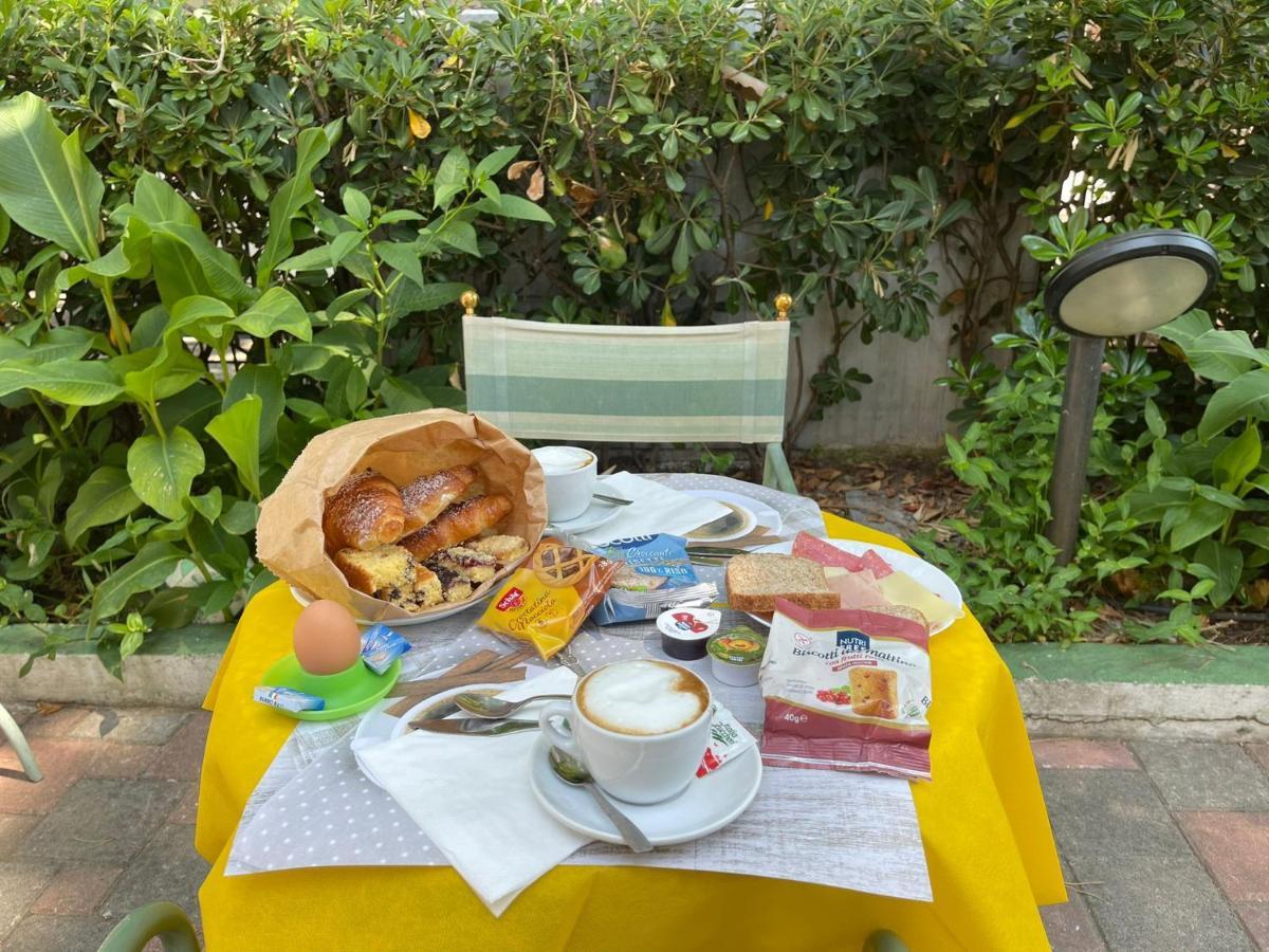 Hotel Montebello Riccione Zewnętrze zdjęcie