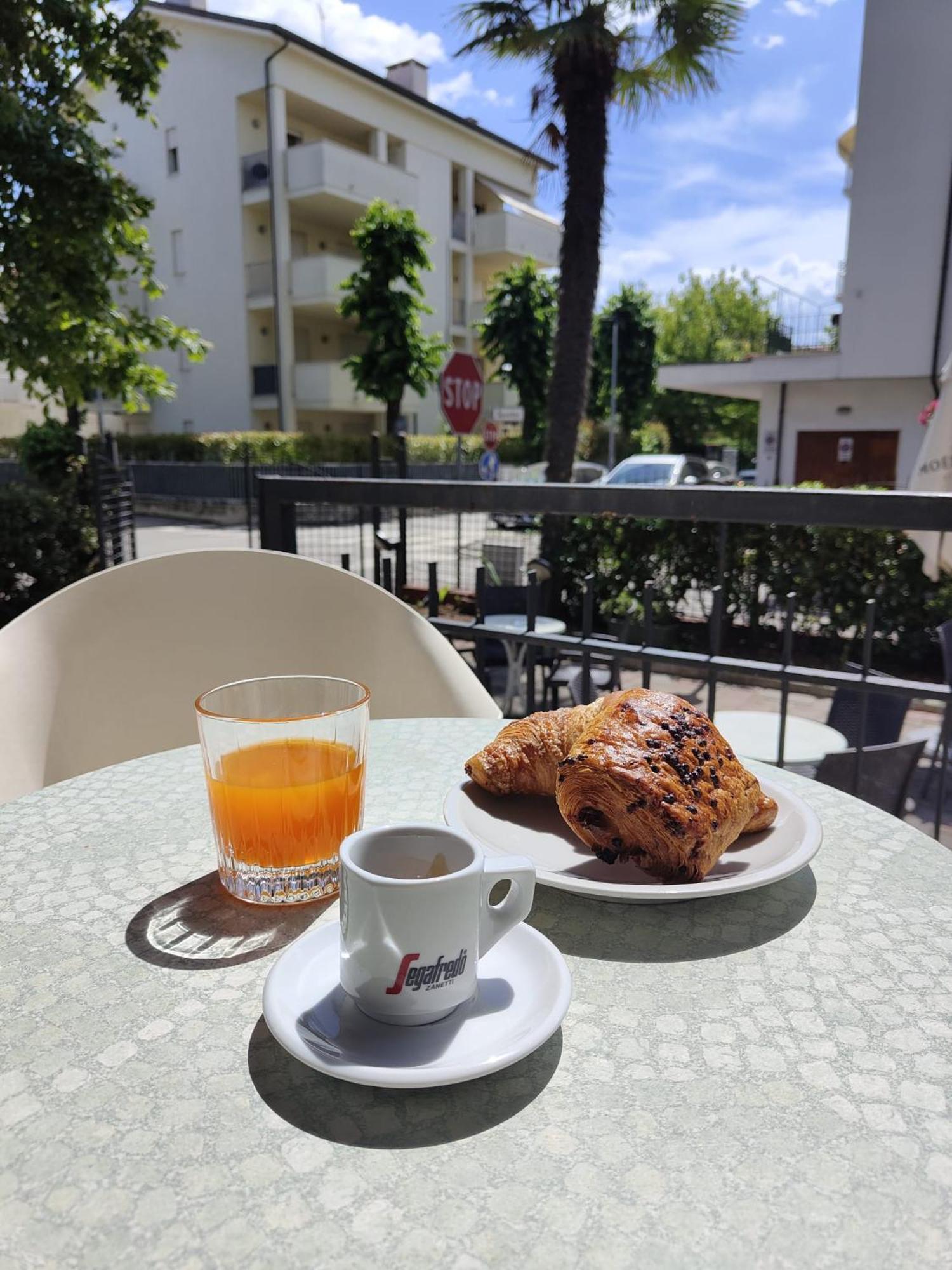 Hotel Montebello Riccione Zewnętrze zdjęcie