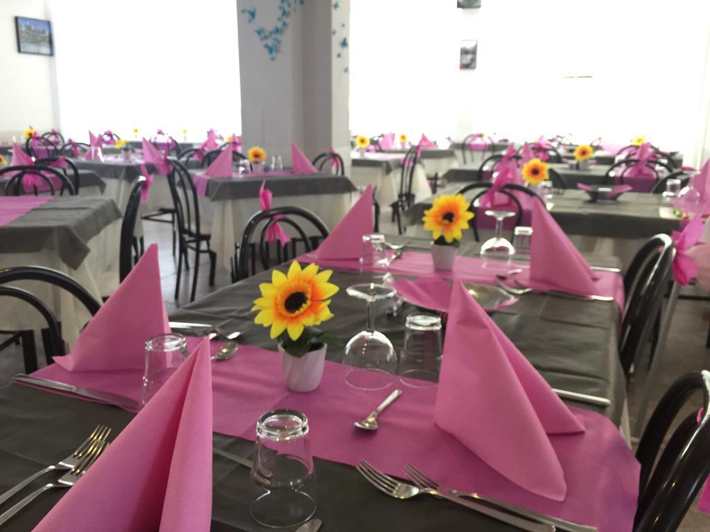 Hotel Montebello Riccione Zewnętrze zdjęcie