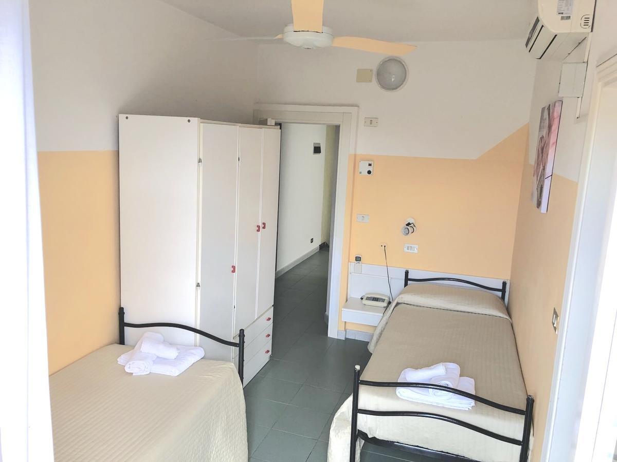 Hotel Montebello Riccione Zewnętrze zdjęcie